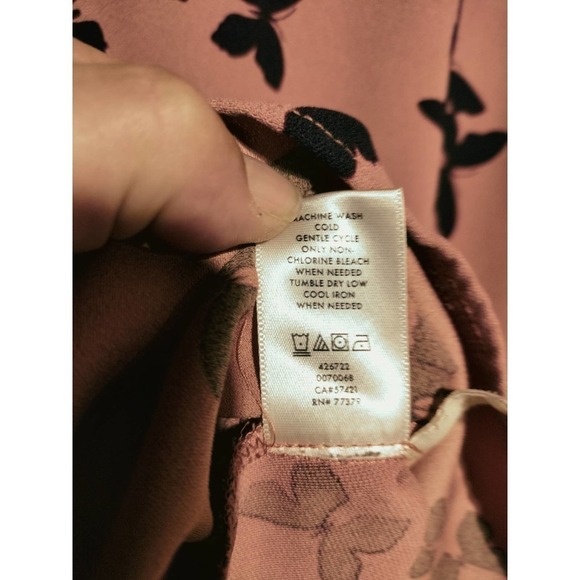 Ann Taylor Petite  Medium sleeveless blouse with butterflies accent blush pink - Picture 7 of 7